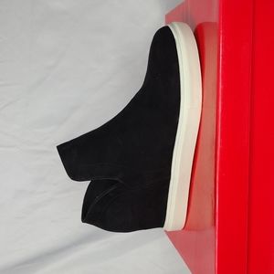 Eva and Zoe size 8 black slip-on sneakers new in box